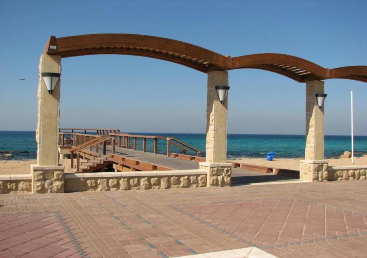 Balfour Sea View City Center Nahariya Exteriör bild