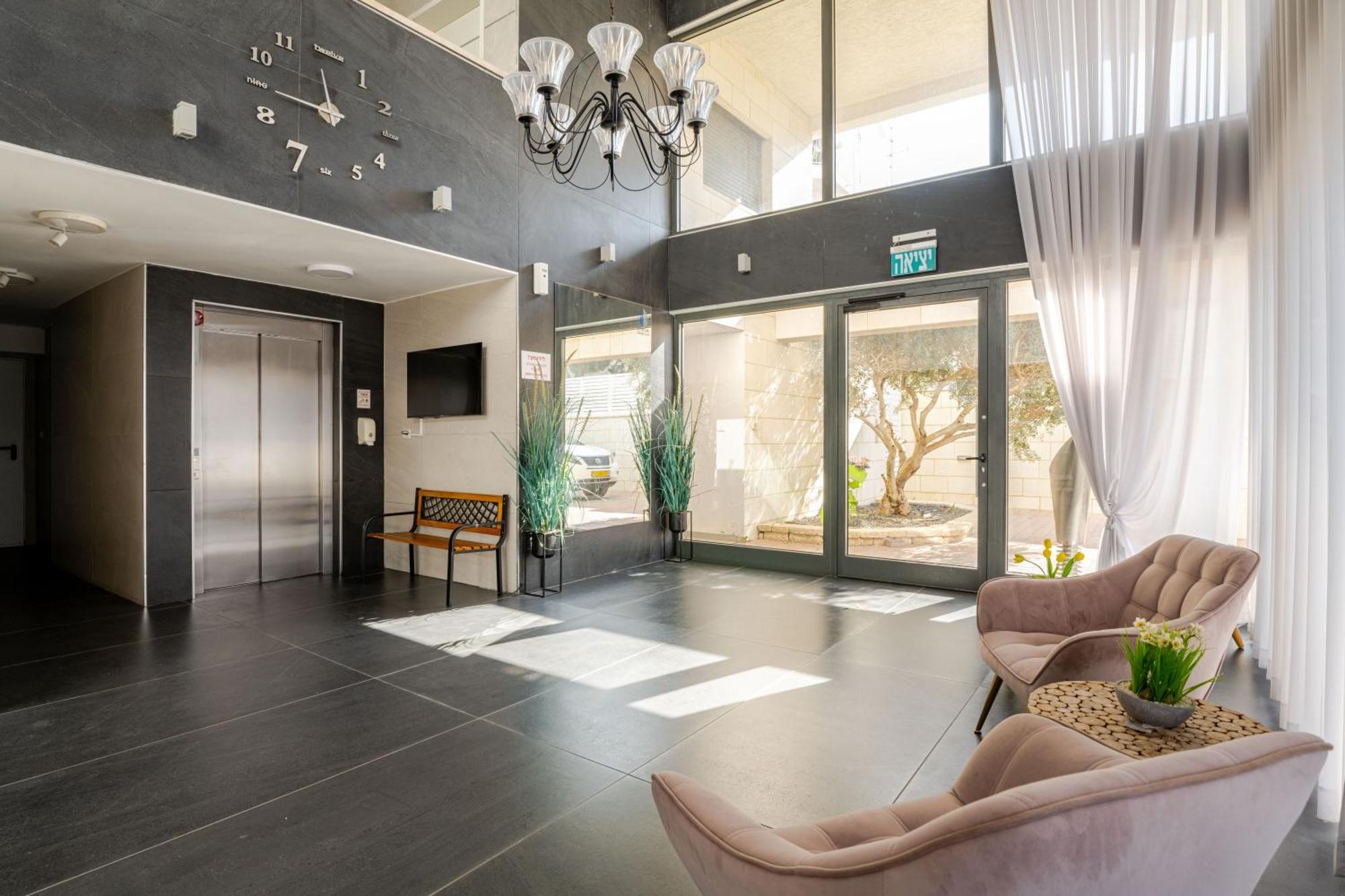 Balfour Sea View City Center Nahariya Exteriör bild