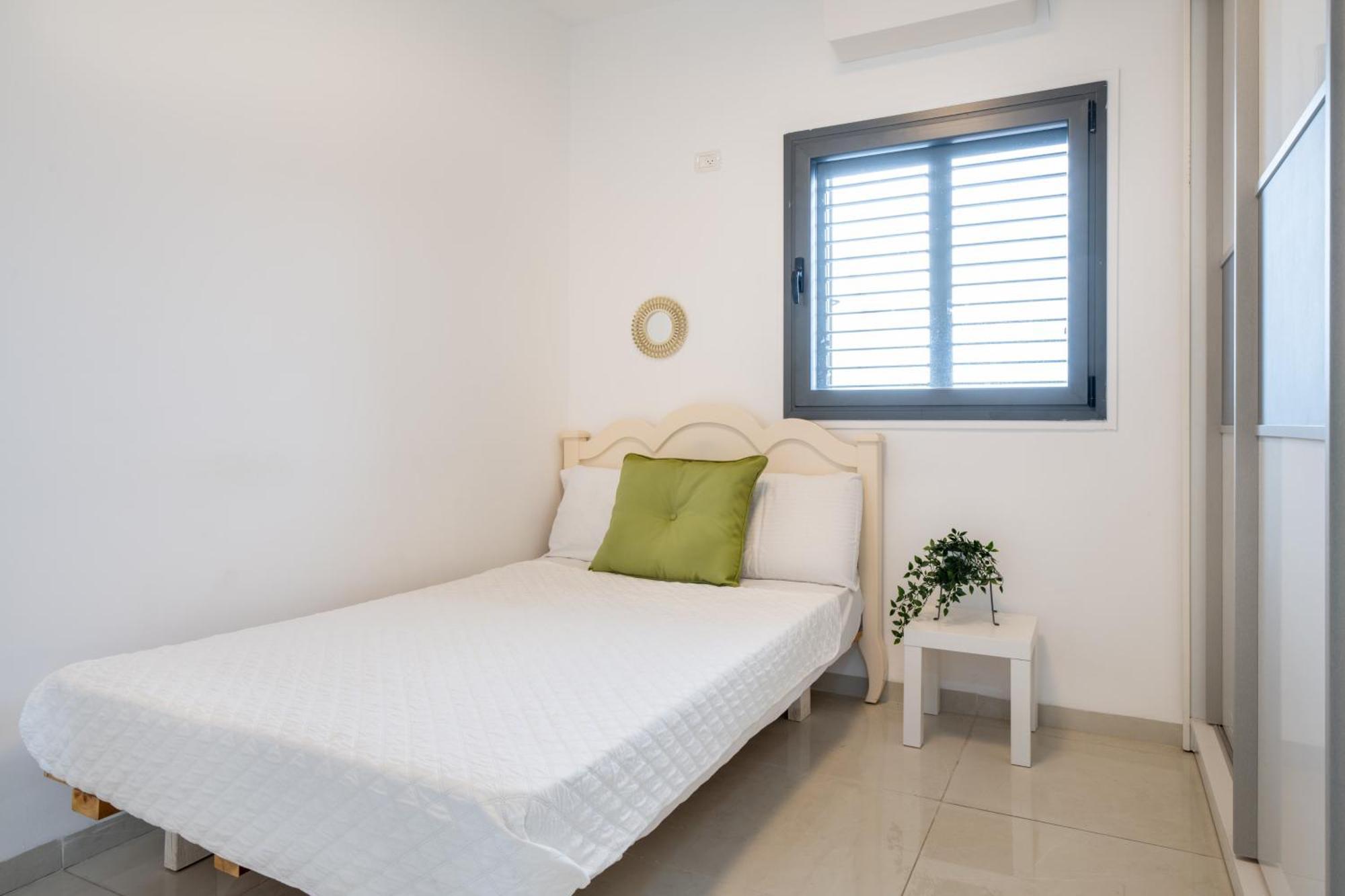 Balfour Sea View City Center Nahariya Exteriör bild