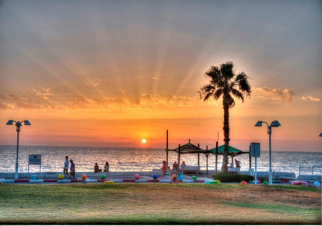 Balfour Sea View City Center Nahariya Exteriör bild