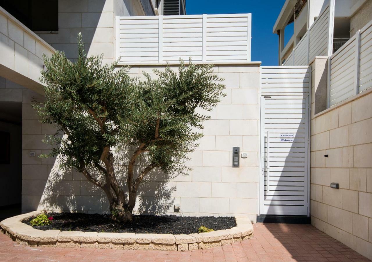 Balfour Sea View City Center Nahariya Exteriör bild